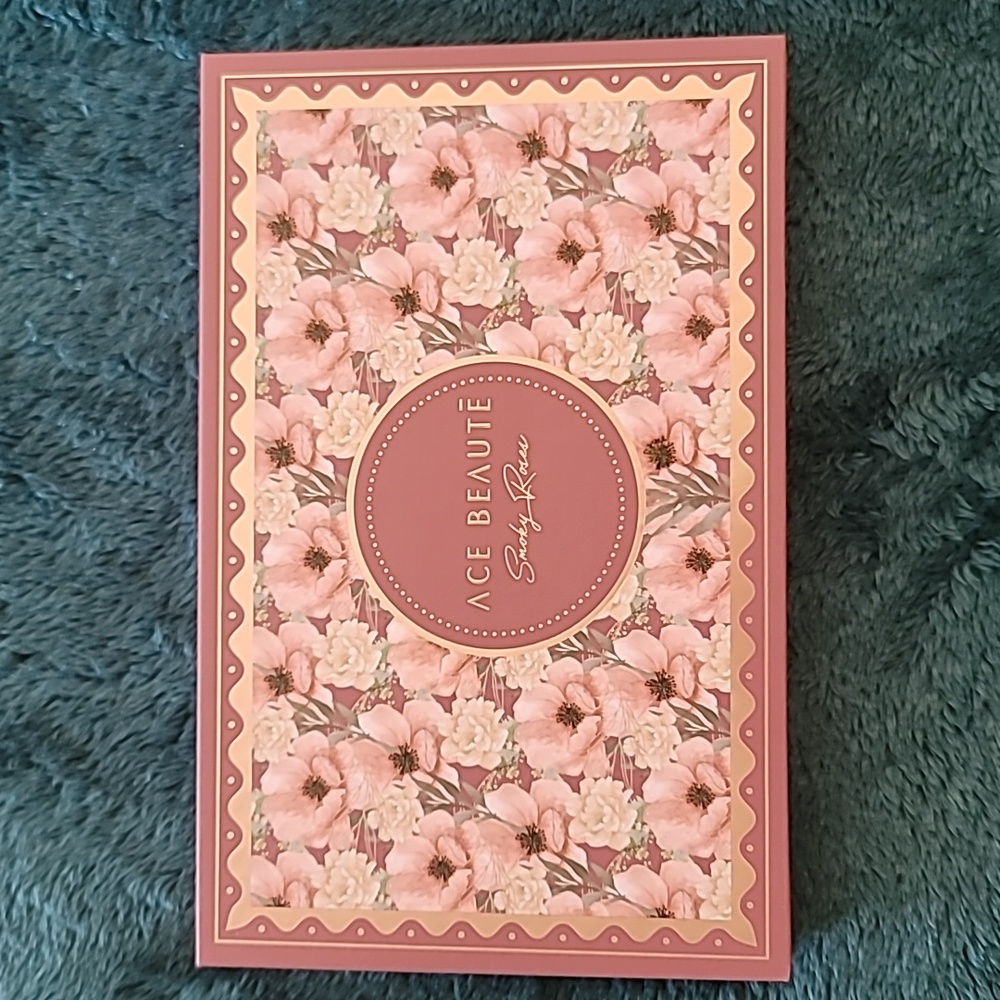 Ace Beaute` eye shadow palette